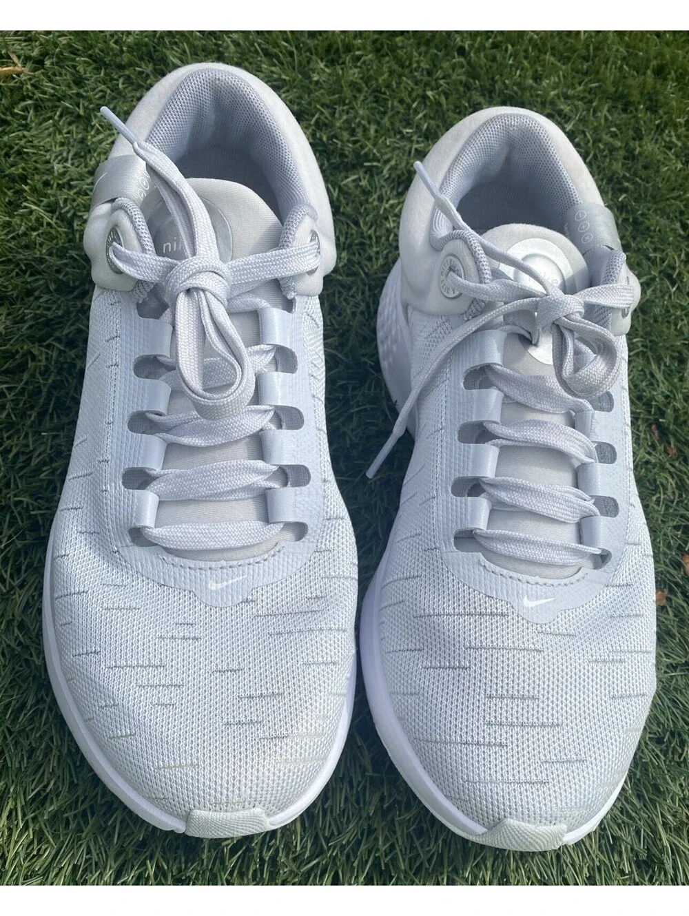 Nike Womens Renew Serenity Sz. 8.5 Run DB0522-001 Road Running Pure Platinum